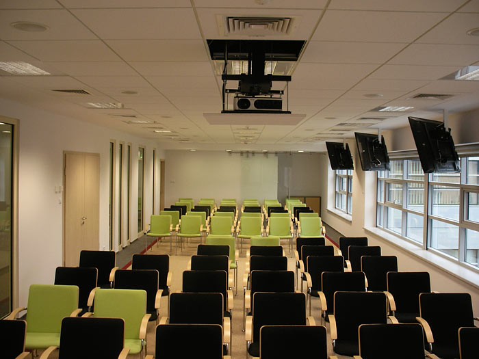 Wyposażenie sal konferencyjnych i multimedialnych 